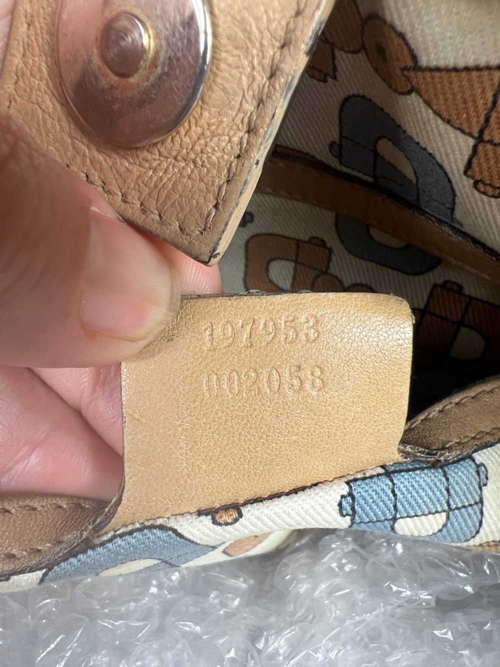 Gucci Beige Monogram Leather Tote Bag - Picture 9 of 11